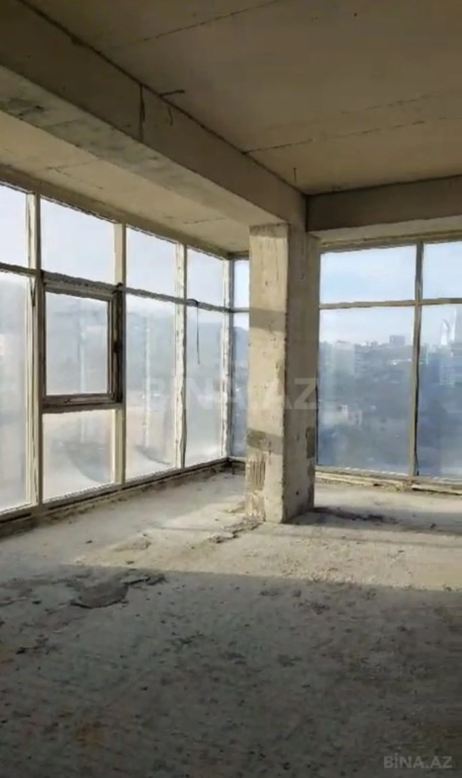 Satılır 3 otaqlı mənzil 152.4 m²