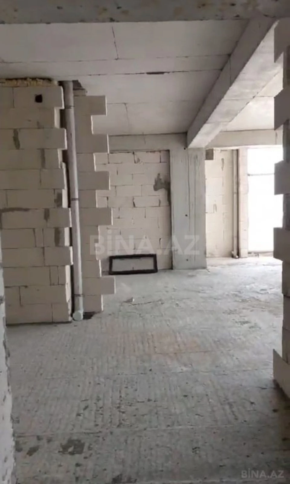 Satılır 3 otaqlı mənzil 152.4 m²