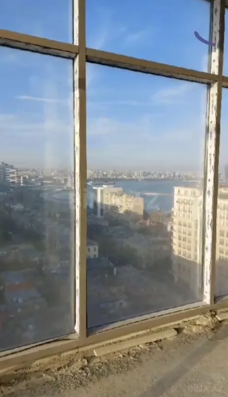 Satılır 3 otaqlı mənzil 152.4 m²