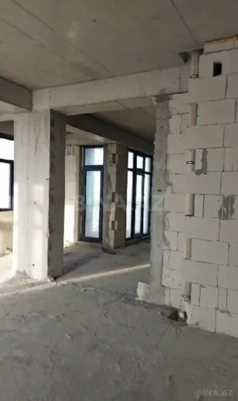 Satılır 3 otaqlı mənzil 152.4 m²