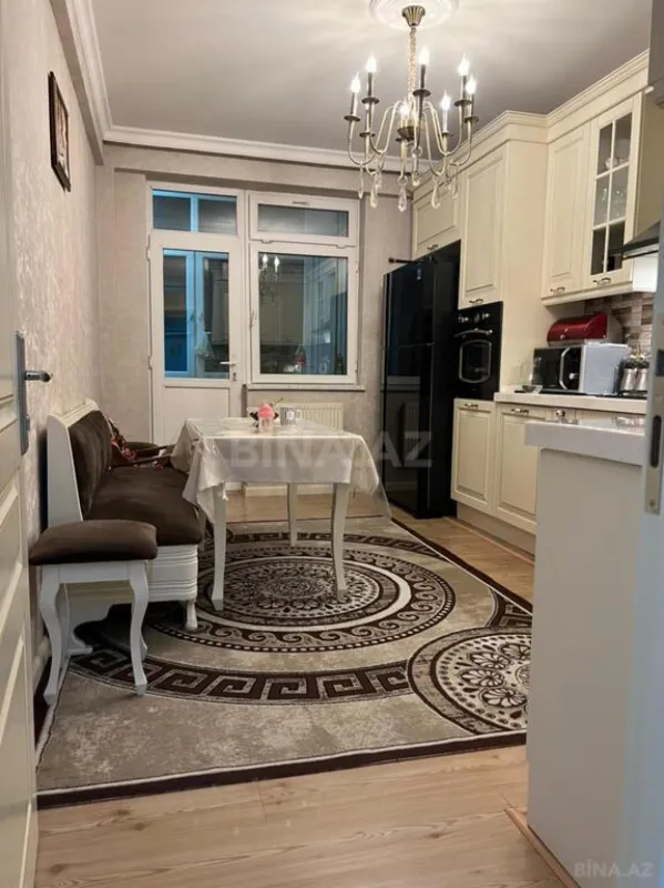 Satılır 3 otaqlı mənzil 123 m²