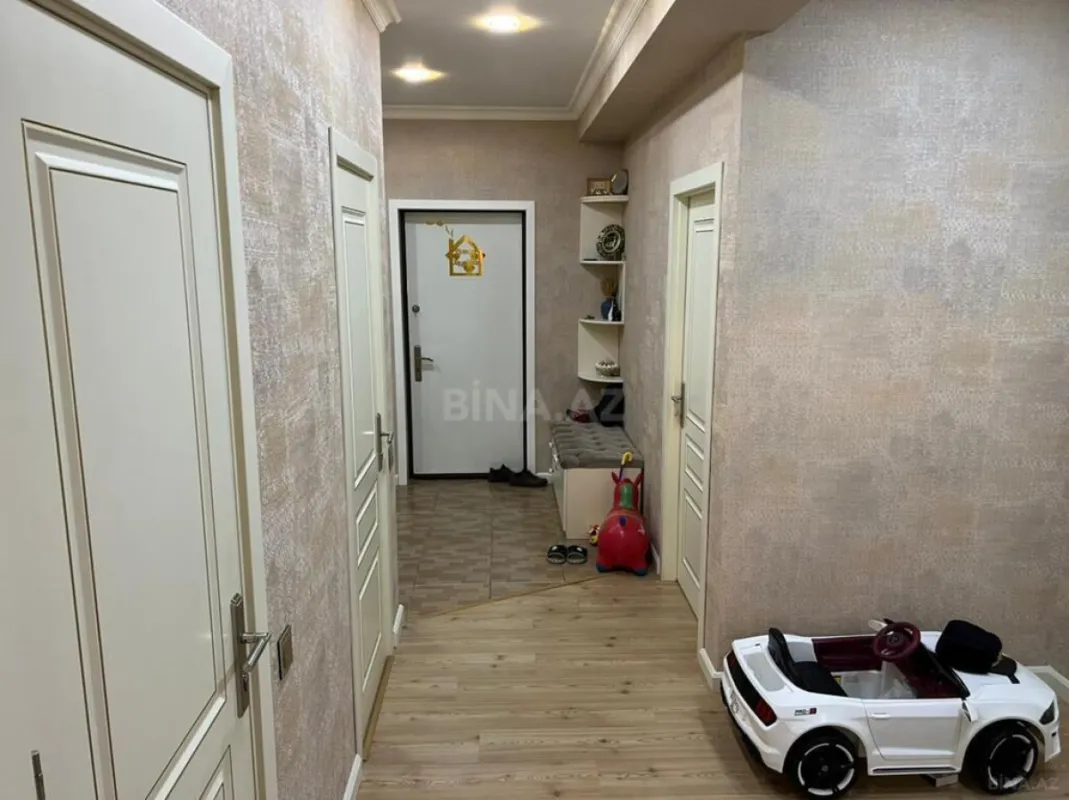 Satılır 3 otaqlı mənzil 123 m²