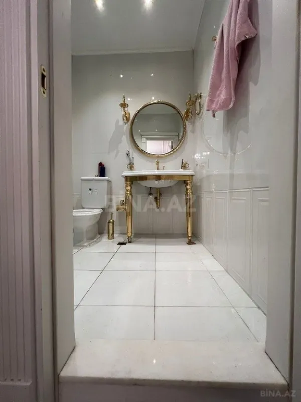 Satılır 4 otaqlı mənzil 181 m²