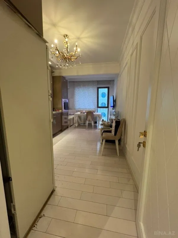 Satılır 4 otaqlı mənzil 181 m²