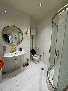 Satılır 4 otaqlı mənzil 181 m²