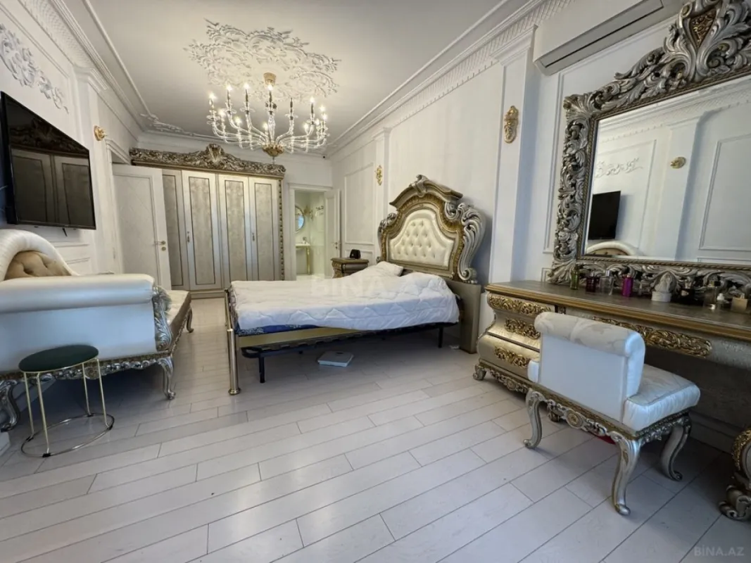 Satılır 4 otaqlı mənzil 181 m²