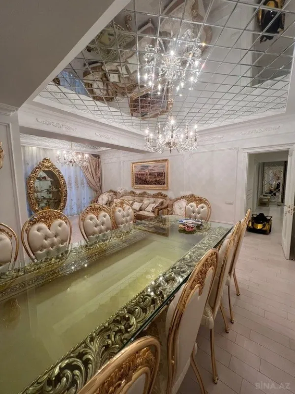 Satılır 4 otaqlı mənzil 181 m²