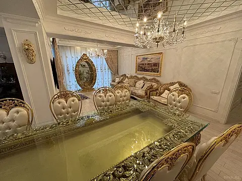 Satılır 4 otaqlı mənzil 181 m²