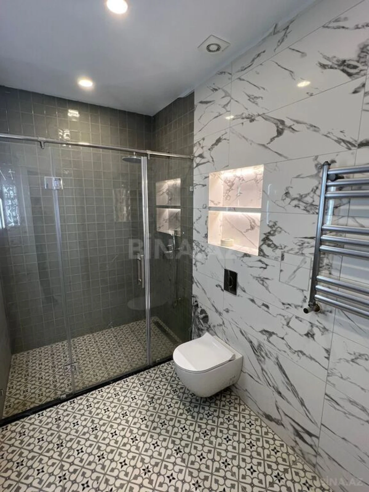 Satılır 4 otaqlı mənzil 225 m²