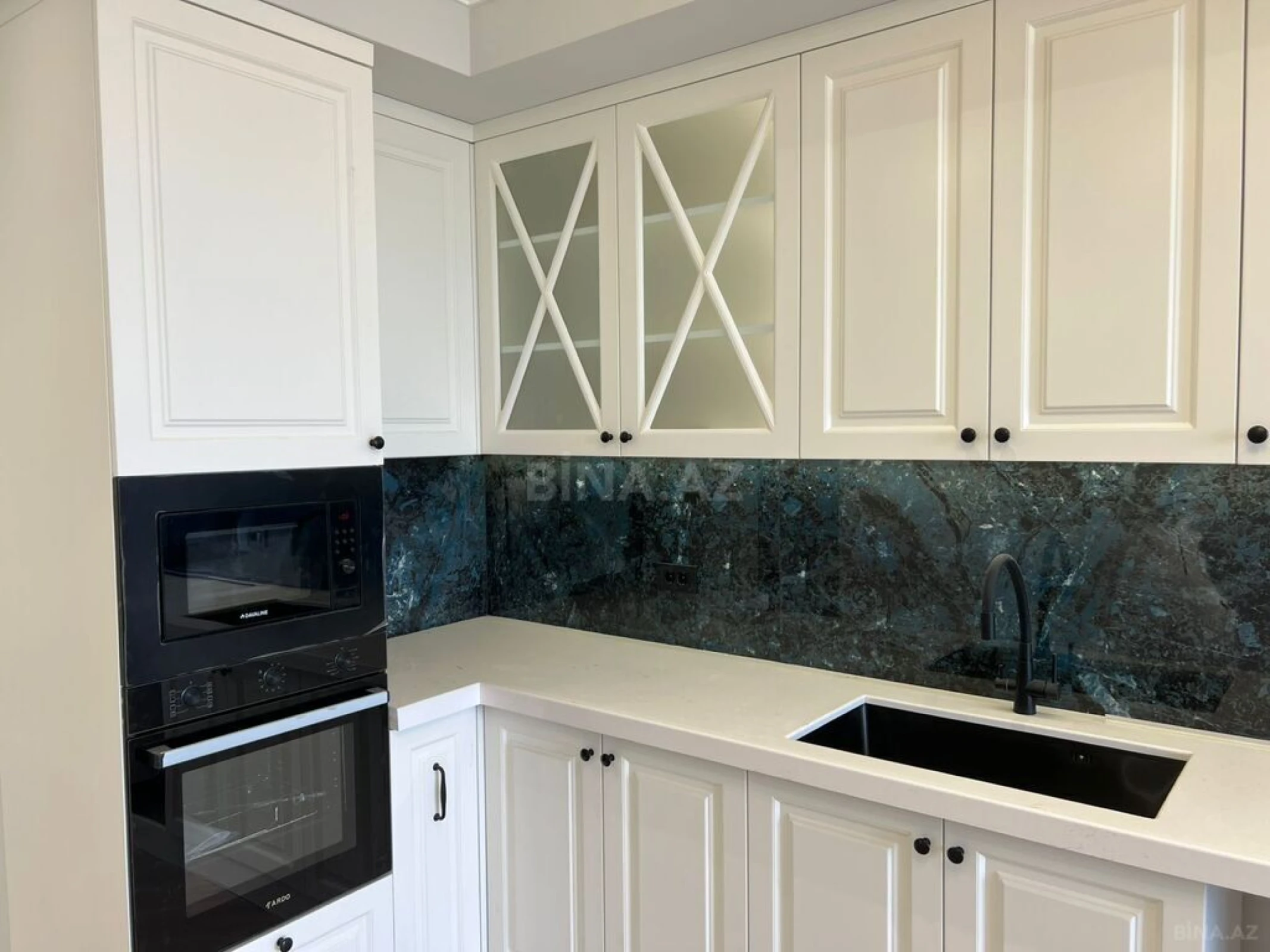 Satılır 4 otaqlı mənzil 225 m²