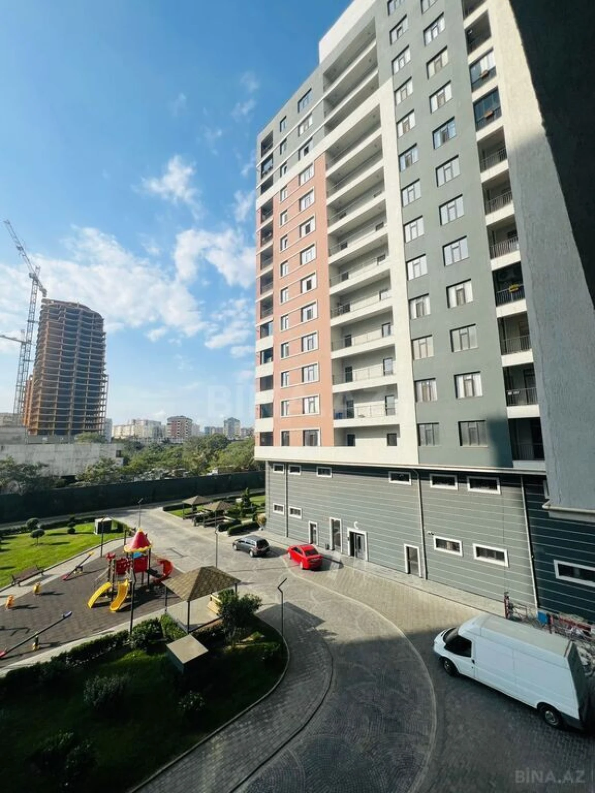 Satılır 4 otaqlı mənzil 225 m²