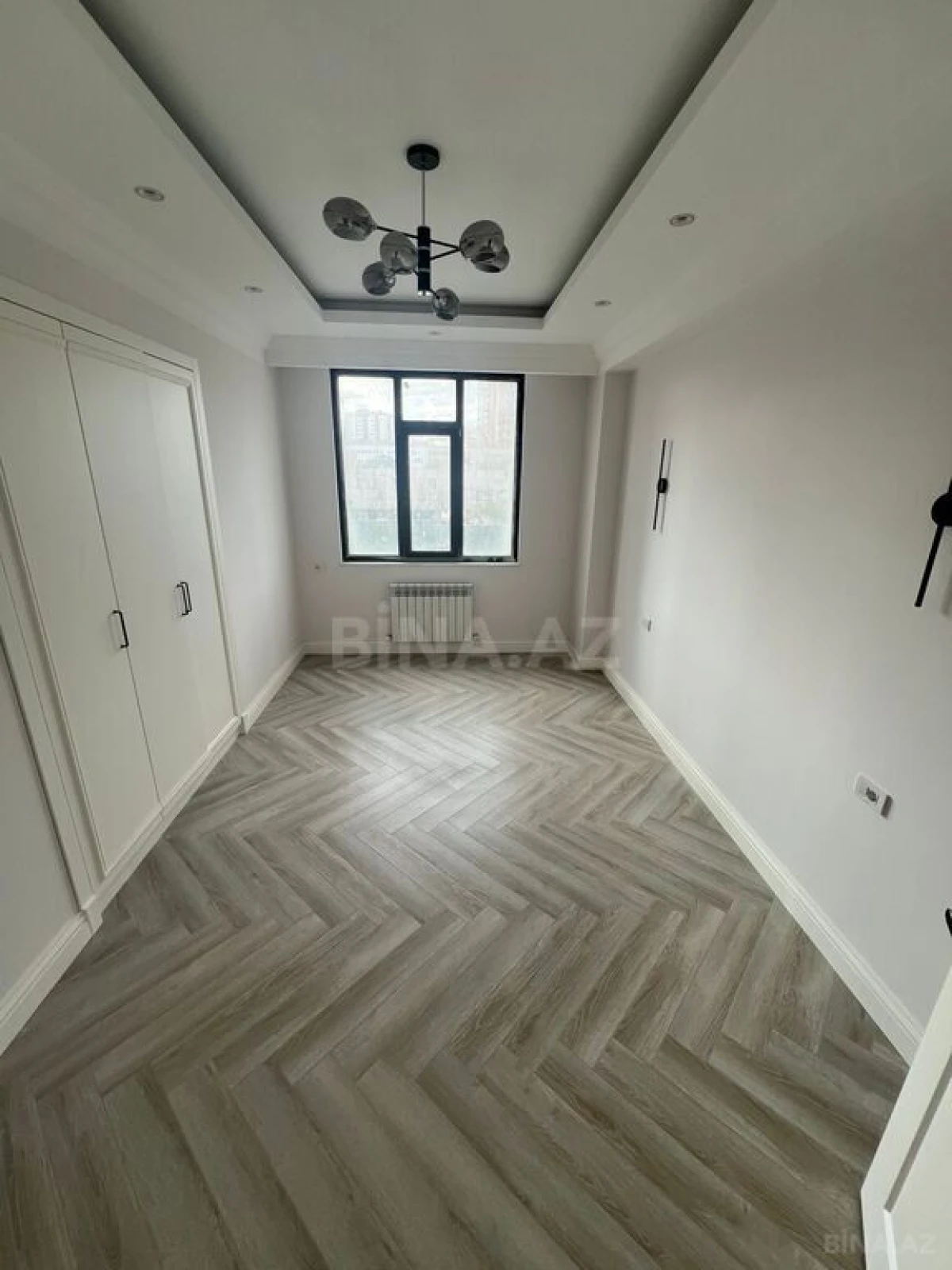 Satılır 4 otaqlı mənzil 225 m²