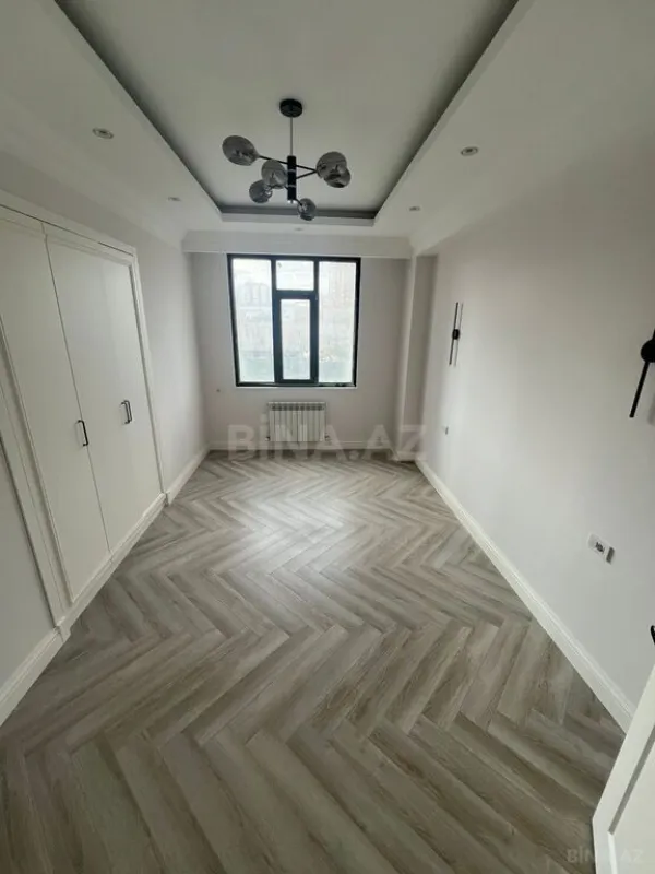 Satılır 4 otaqlı mənzil 225 m²