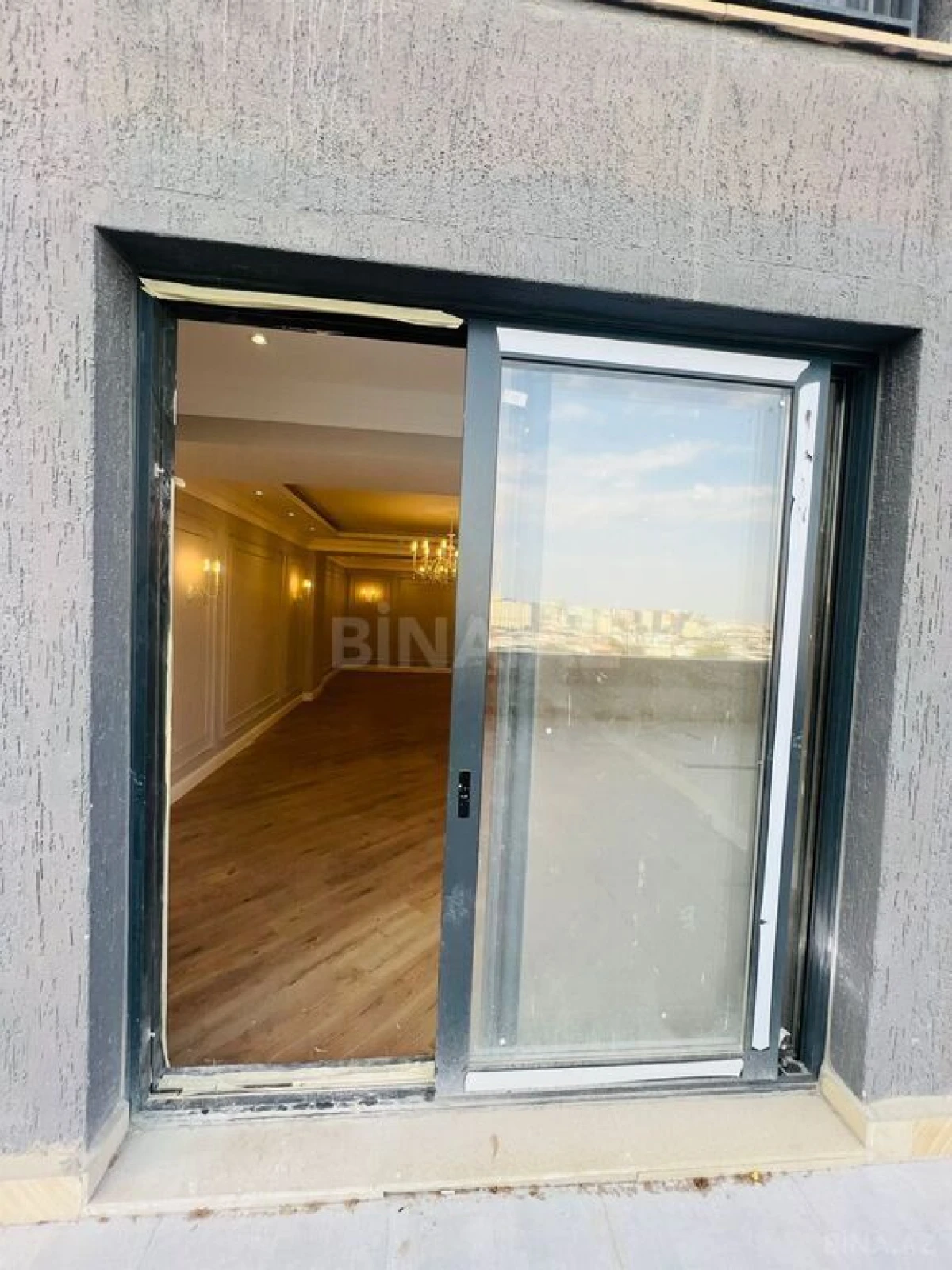 Satılır 4 otaqlı mənzil 225 m²