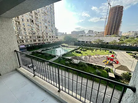 Satılır 4 otaqlı mənzil 225 m²