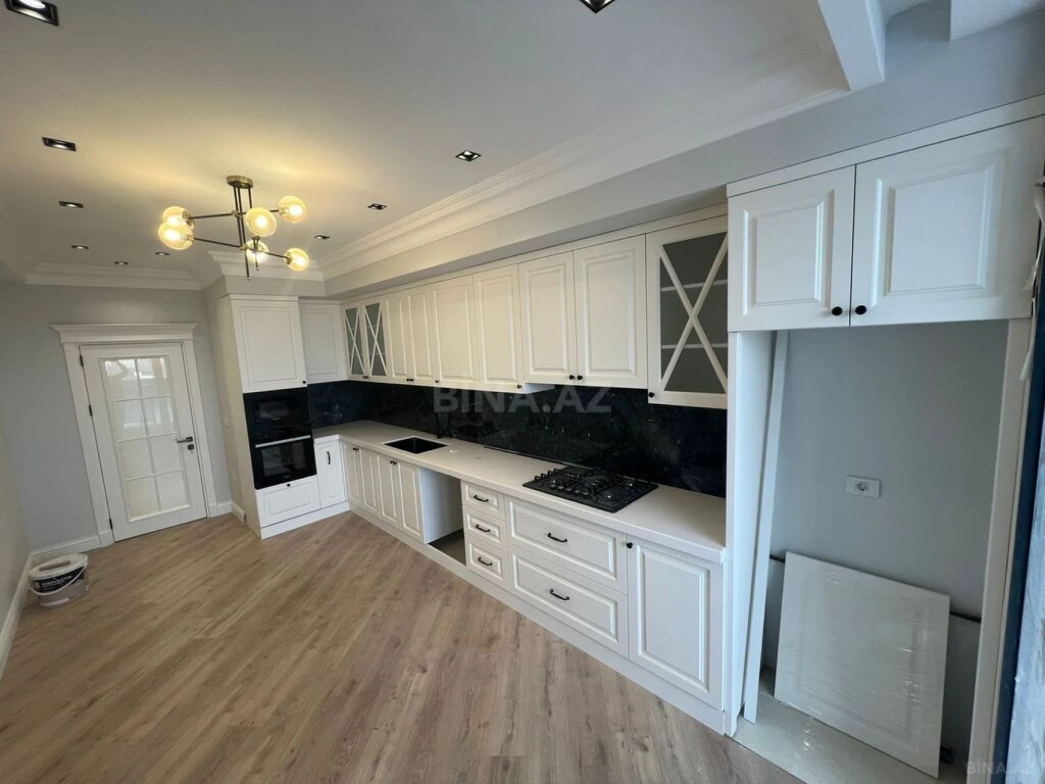 Satılır 4 otaqlı mənzil 225 m²