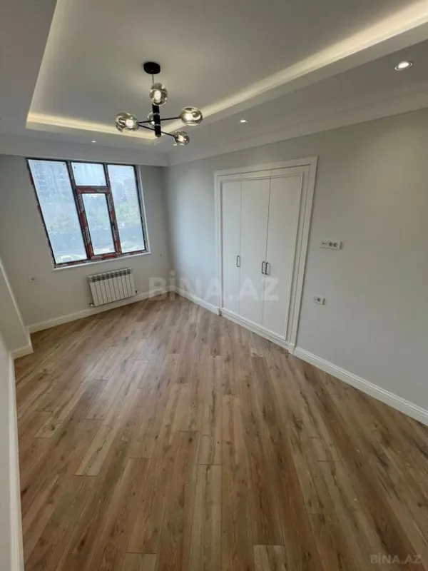 Satılır 4 otaqlı mənzil 225 m²