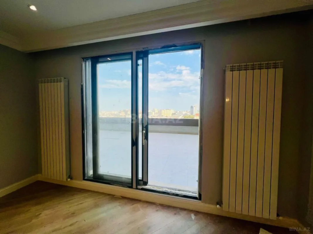 Satılır 4 otaqlı mənzil 225 m²