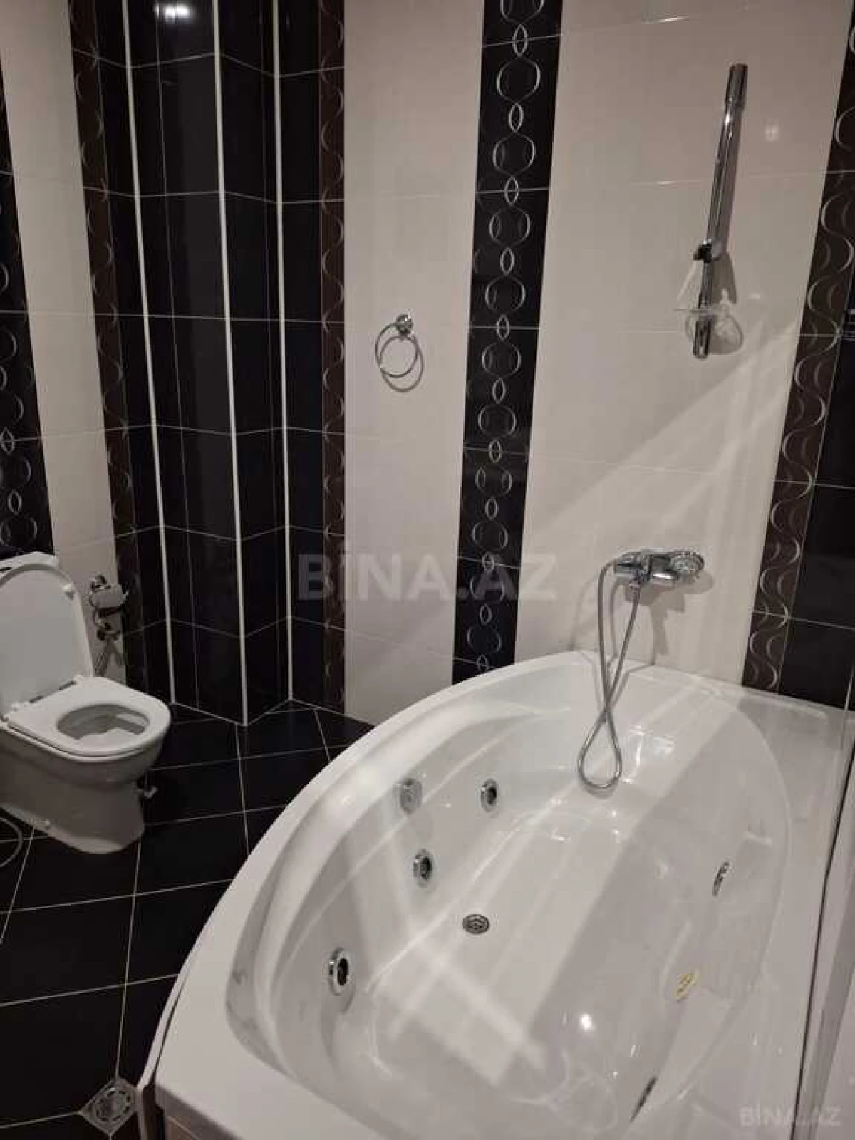 Satılır 6 otaqlı həyət evi 400 m²