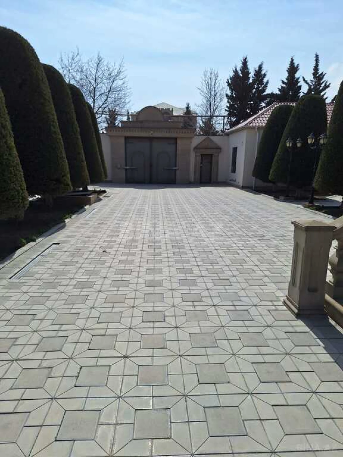 Satılır 6 otaqlı həyət evi 400 m²