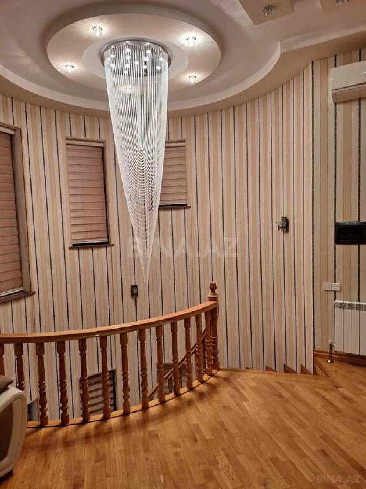 Satılır 6 otaqlı həyət evi 400 m²