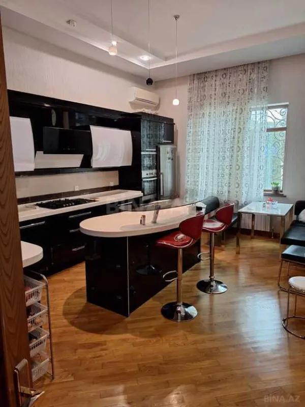 Satılır 6 otaqlı həyət evi 400 m²