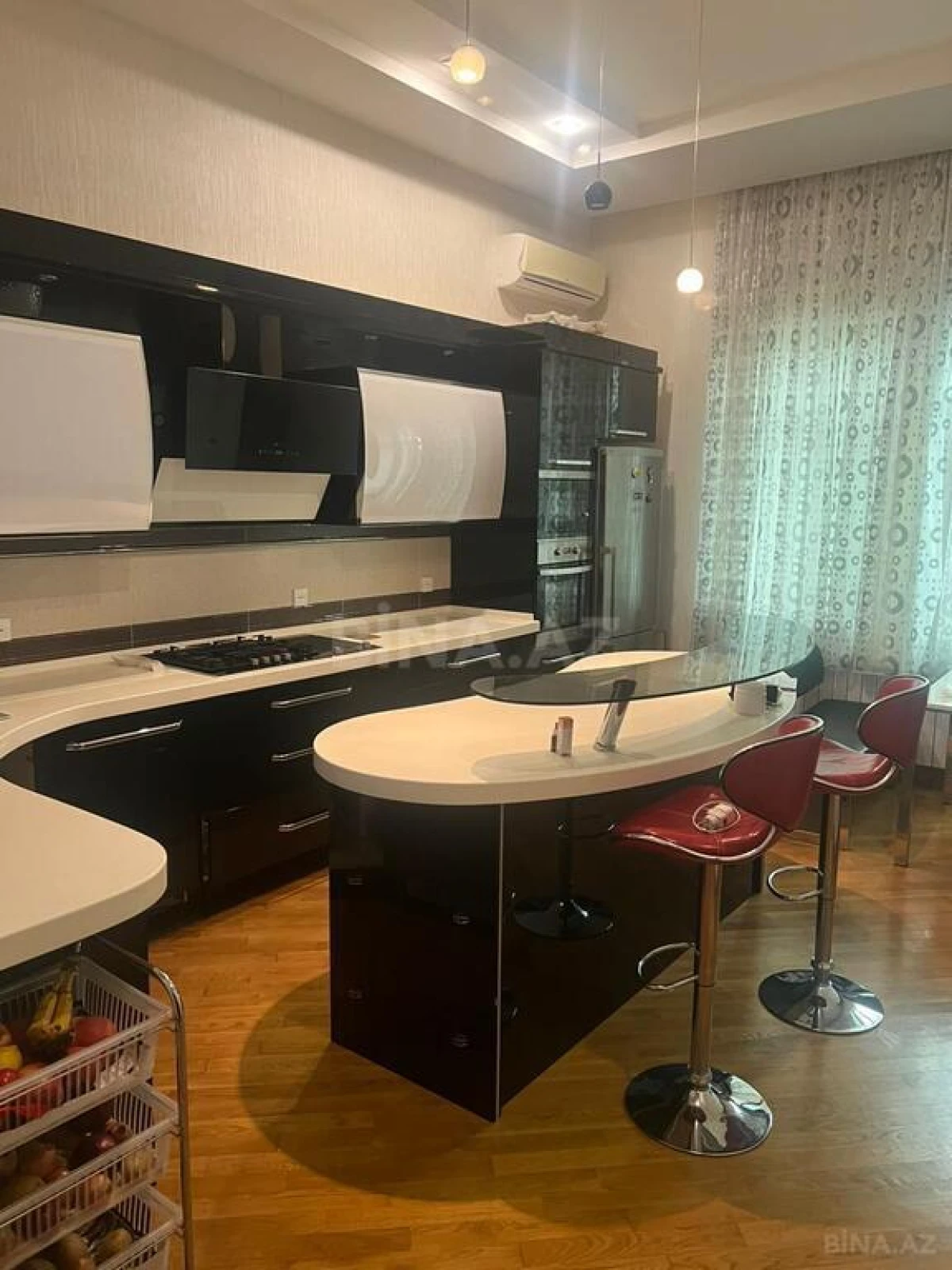 Satılır 6 otaqlı həyət evi 400 m²