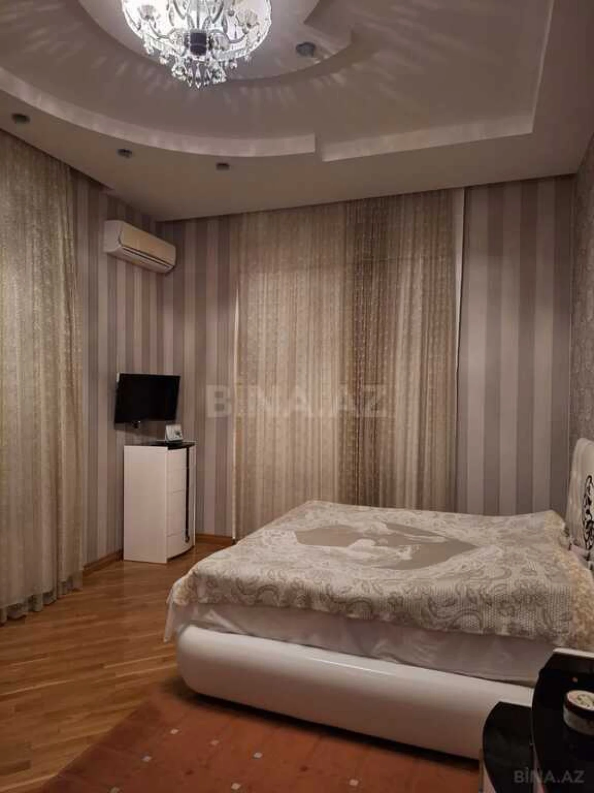 Satılır 6 otaqlı həyət evi 400 m²