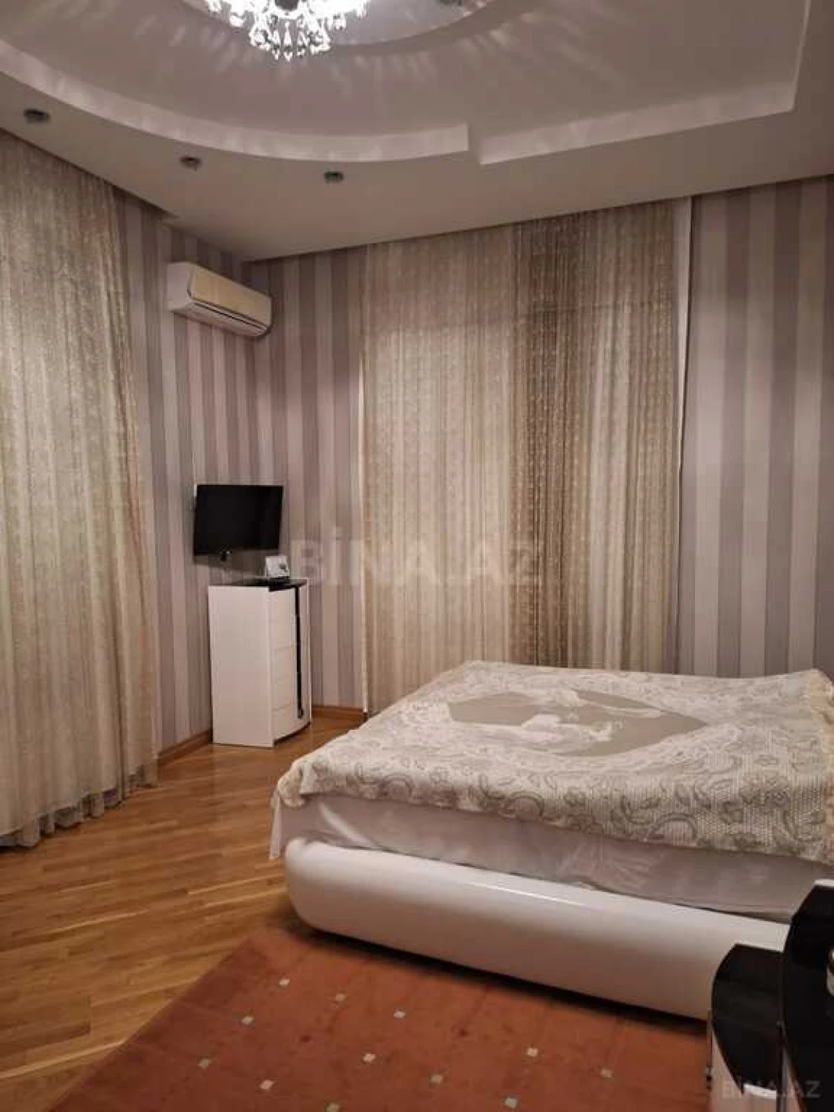 Satılır 6 otaqlı həyət evi 400 m²