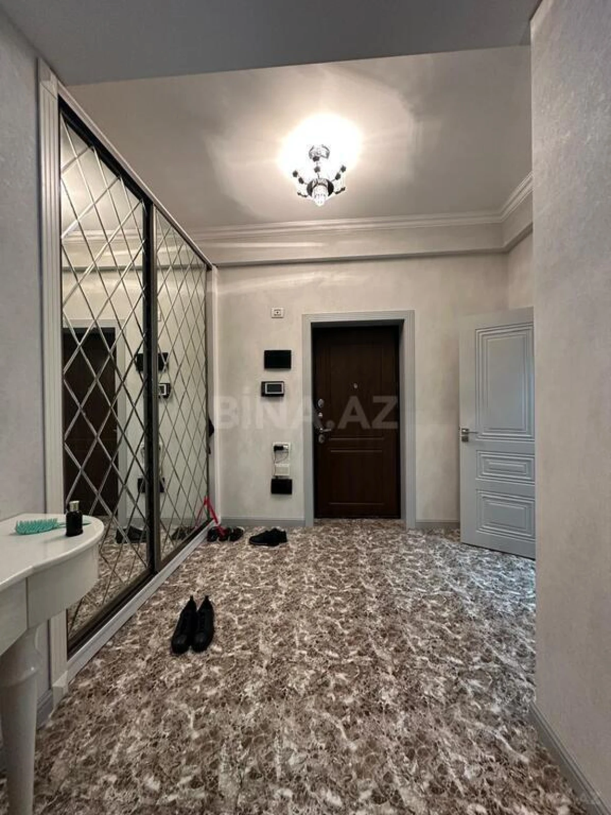 Satılır 2 otaqlı mənzil 68 m²