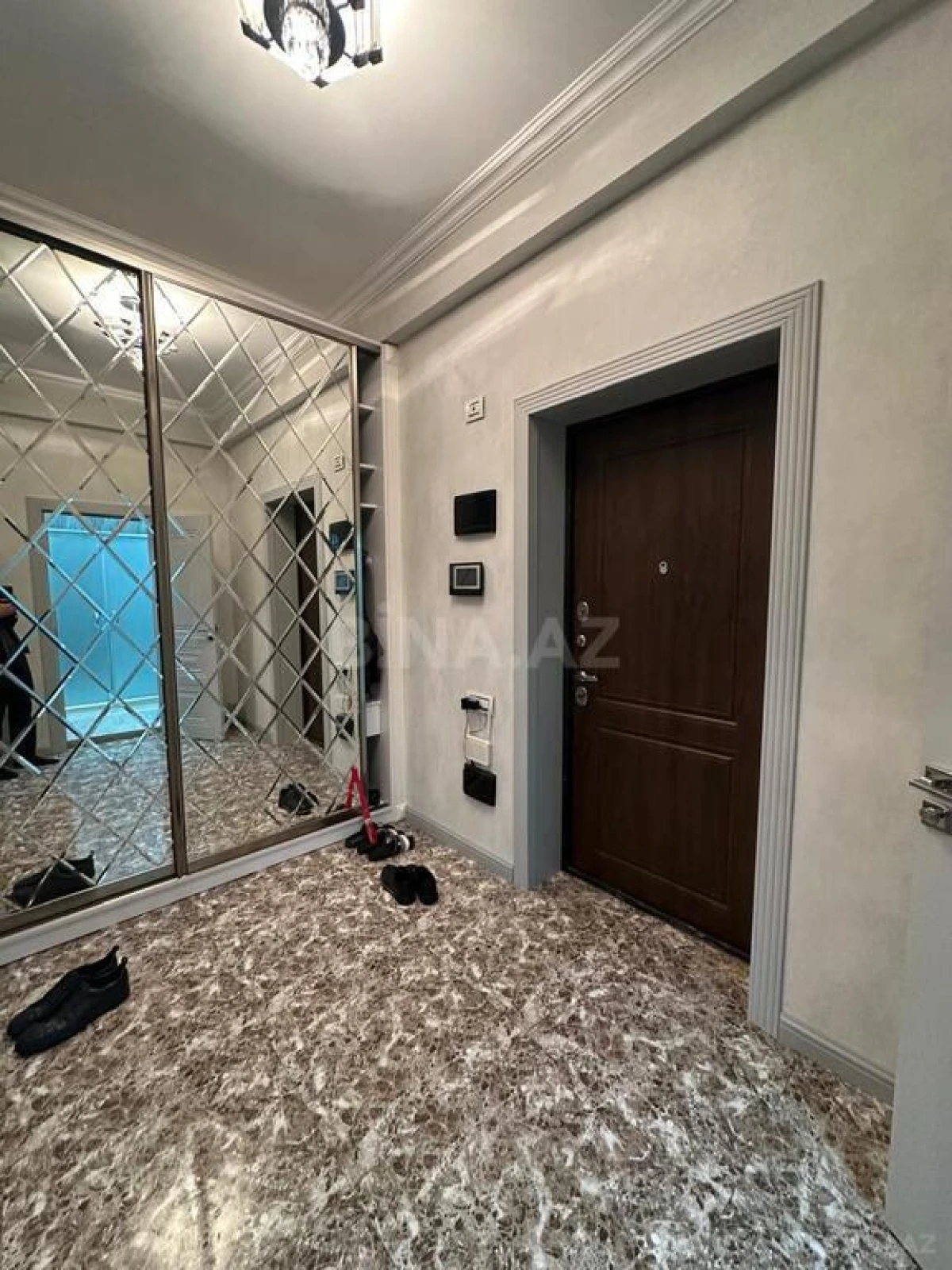 Satılır 2 otaqlı mənzil 68 m²