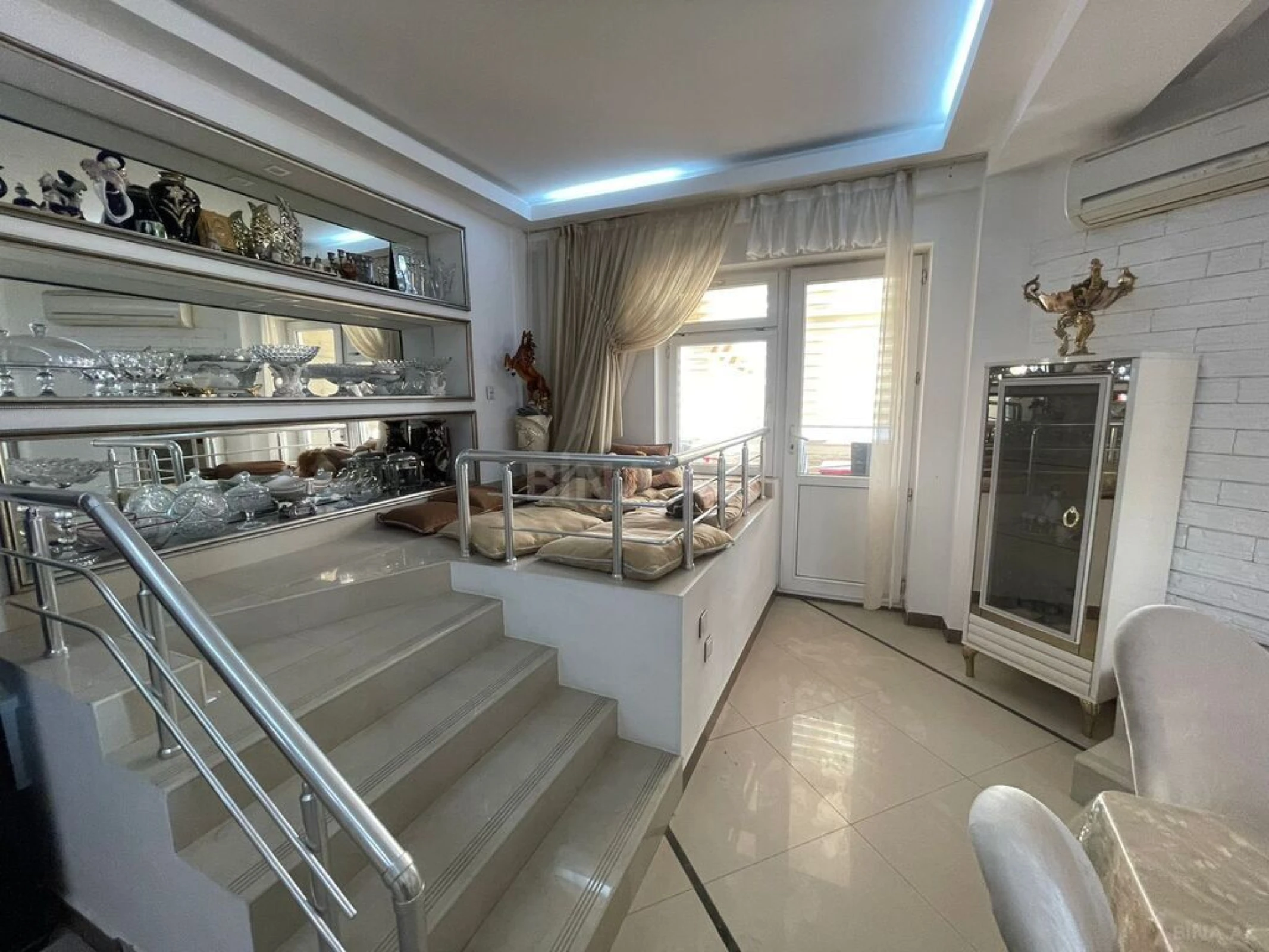 Kirayə verilir 3 otaqlı mənzil 130 m²