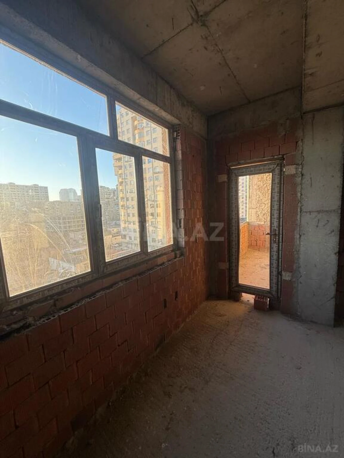 Satılır 3 otaqlı mənzil 150 m²