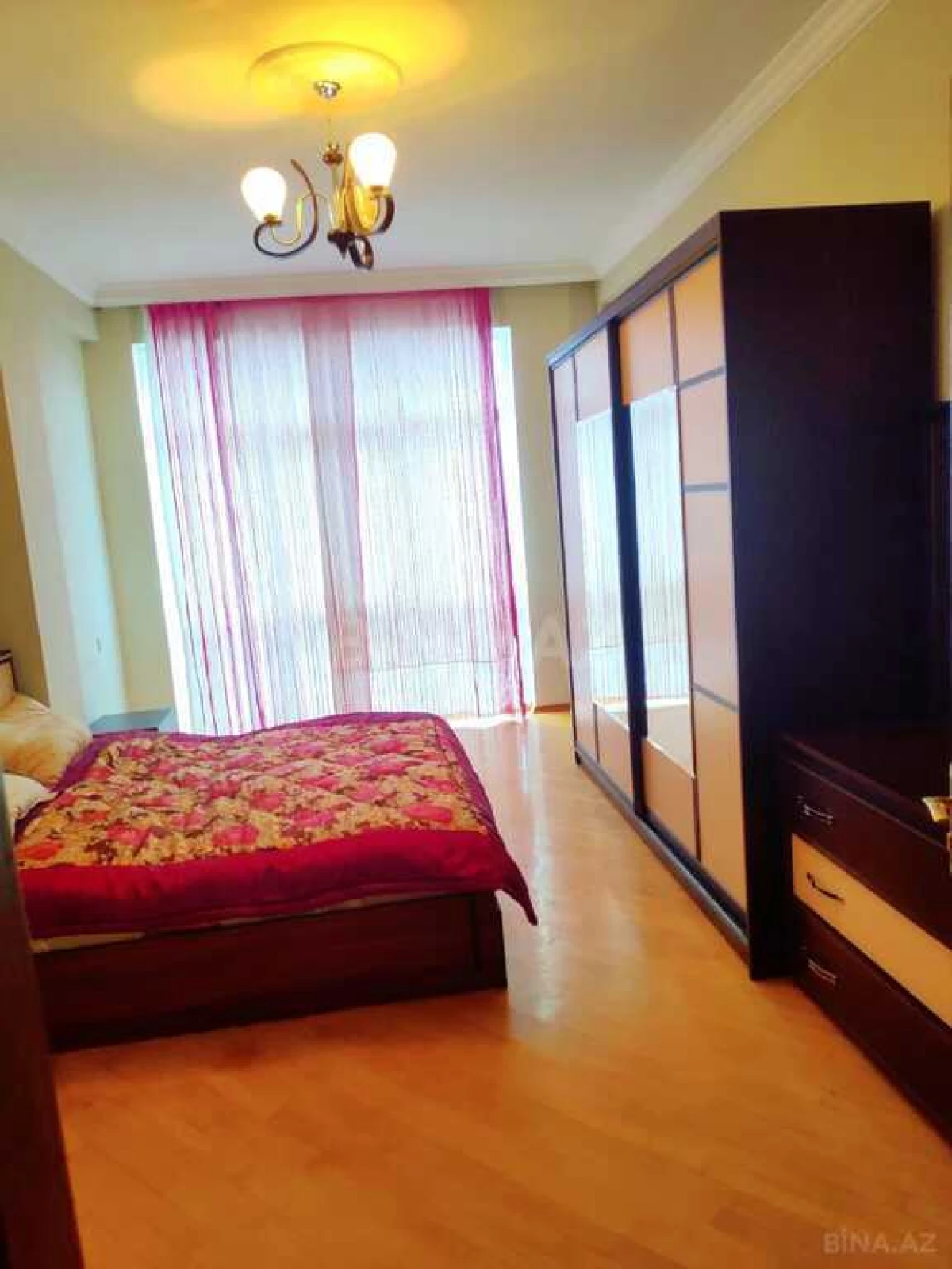 Kirayə verilir 3 otaqlı mənzil 130 m²