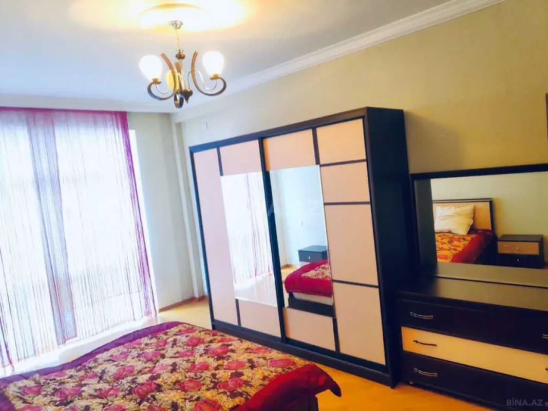 Kirayə verilir 3 otaqlı mənzil 130 m²