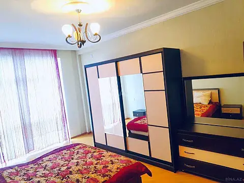 Kirayə verilir 3 otaqlı mənzil 130 m²