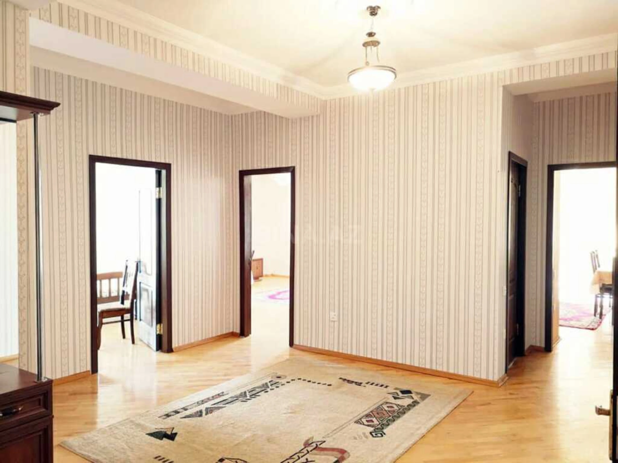 Kirayə verilir 3 otaqlı mənzil 130 m²
