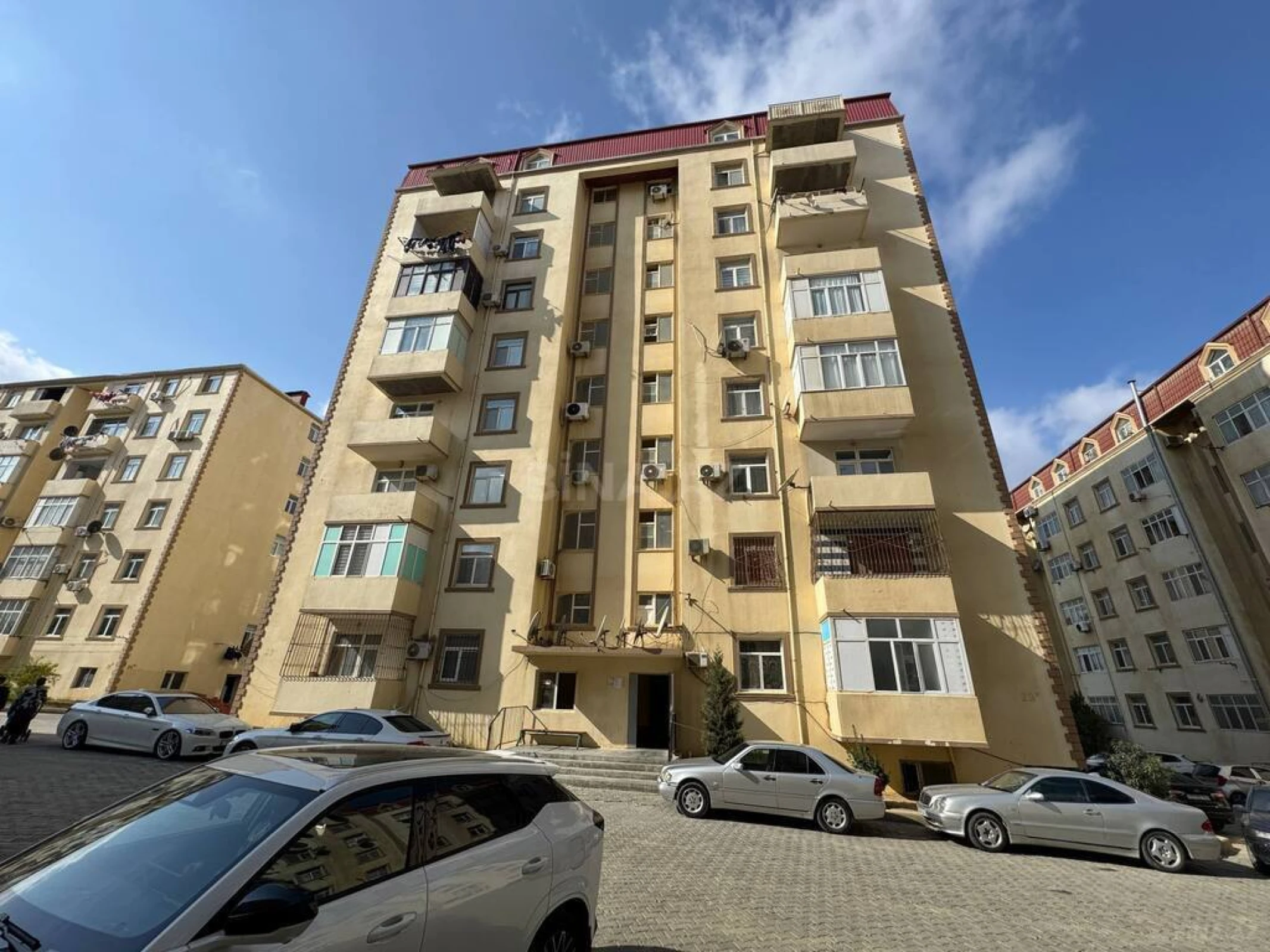 Satılır 3 otaqlı mənzil 92 m²