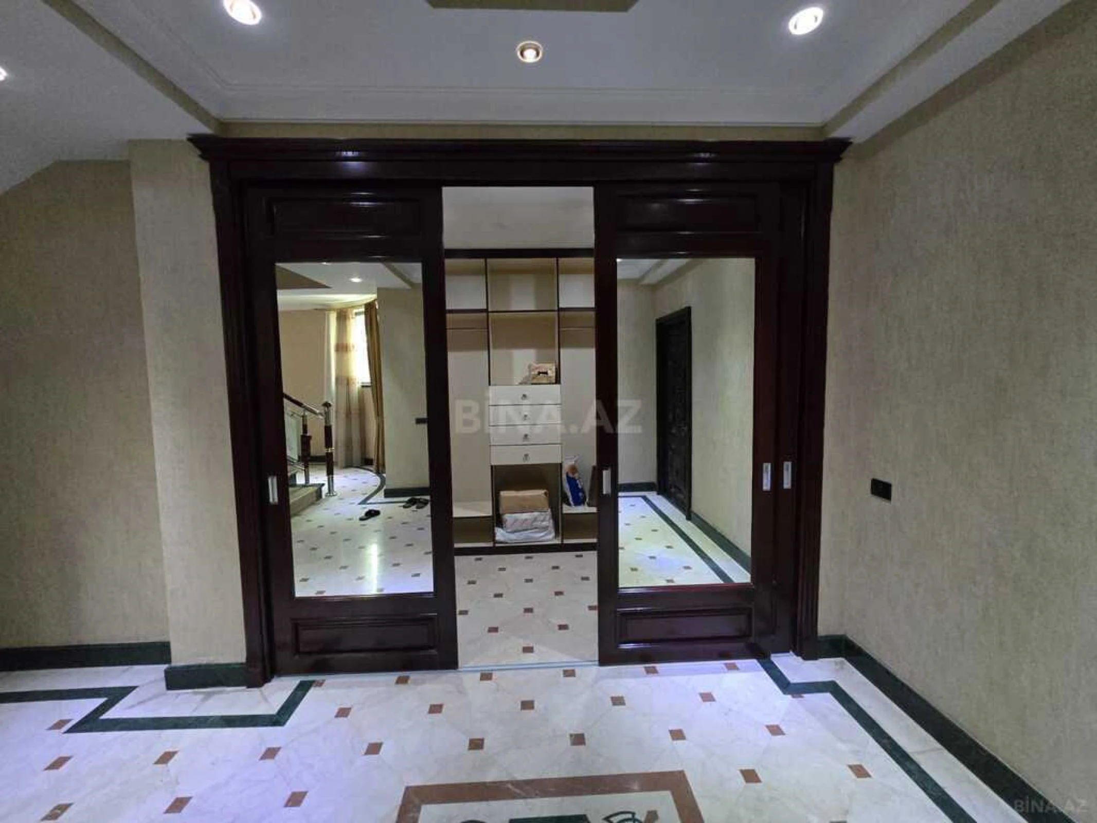 Satılır 6 otaqlı həyət evi 1000 m²