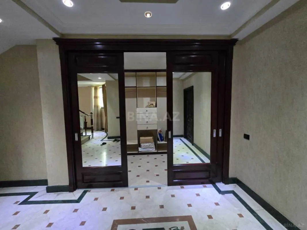 Satılır 6 otaqlı həyət evi 1000 m²