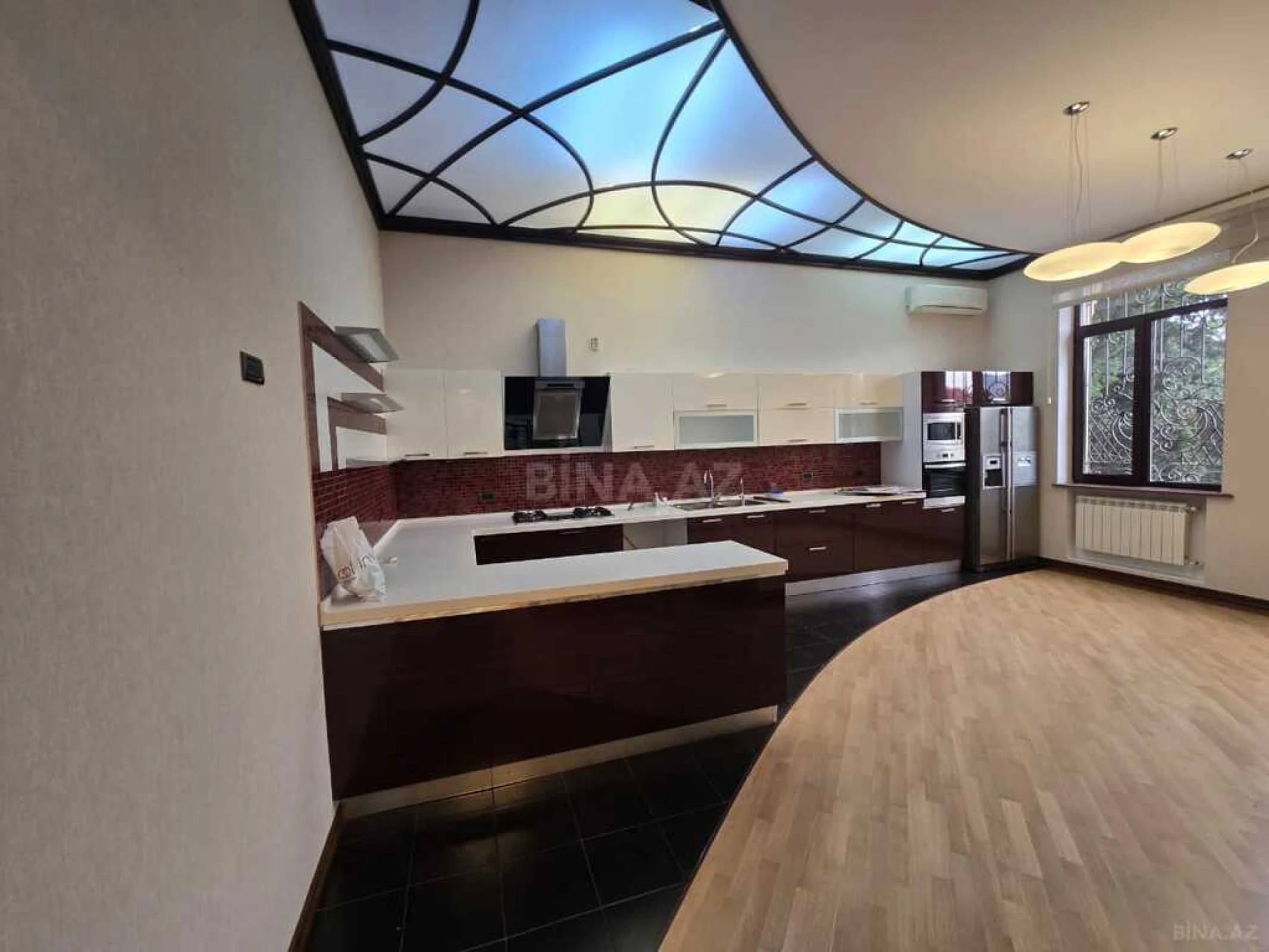 Satılır 6 otaqlı həyət evi 1000 m²