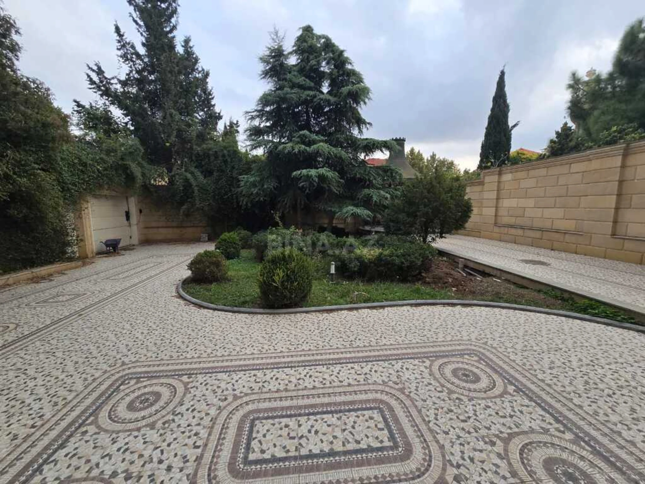Satılır 6 otaqlı həyət evi 1000 m²