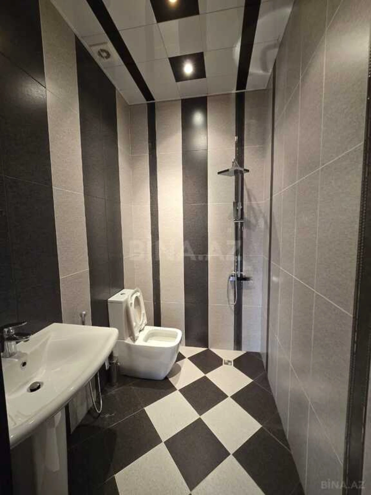 Satılır 6 otaqlı həyət evi 1000 m²