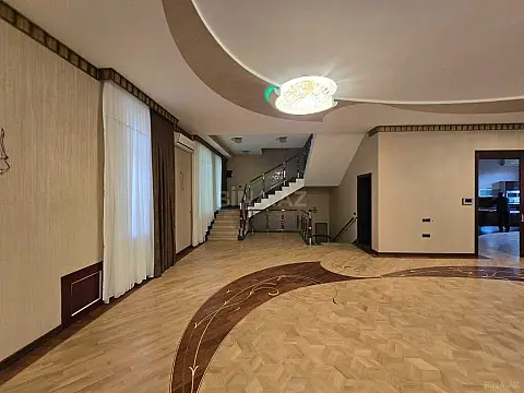 Satılır 6 otaqlı həyət evi 1000 m²