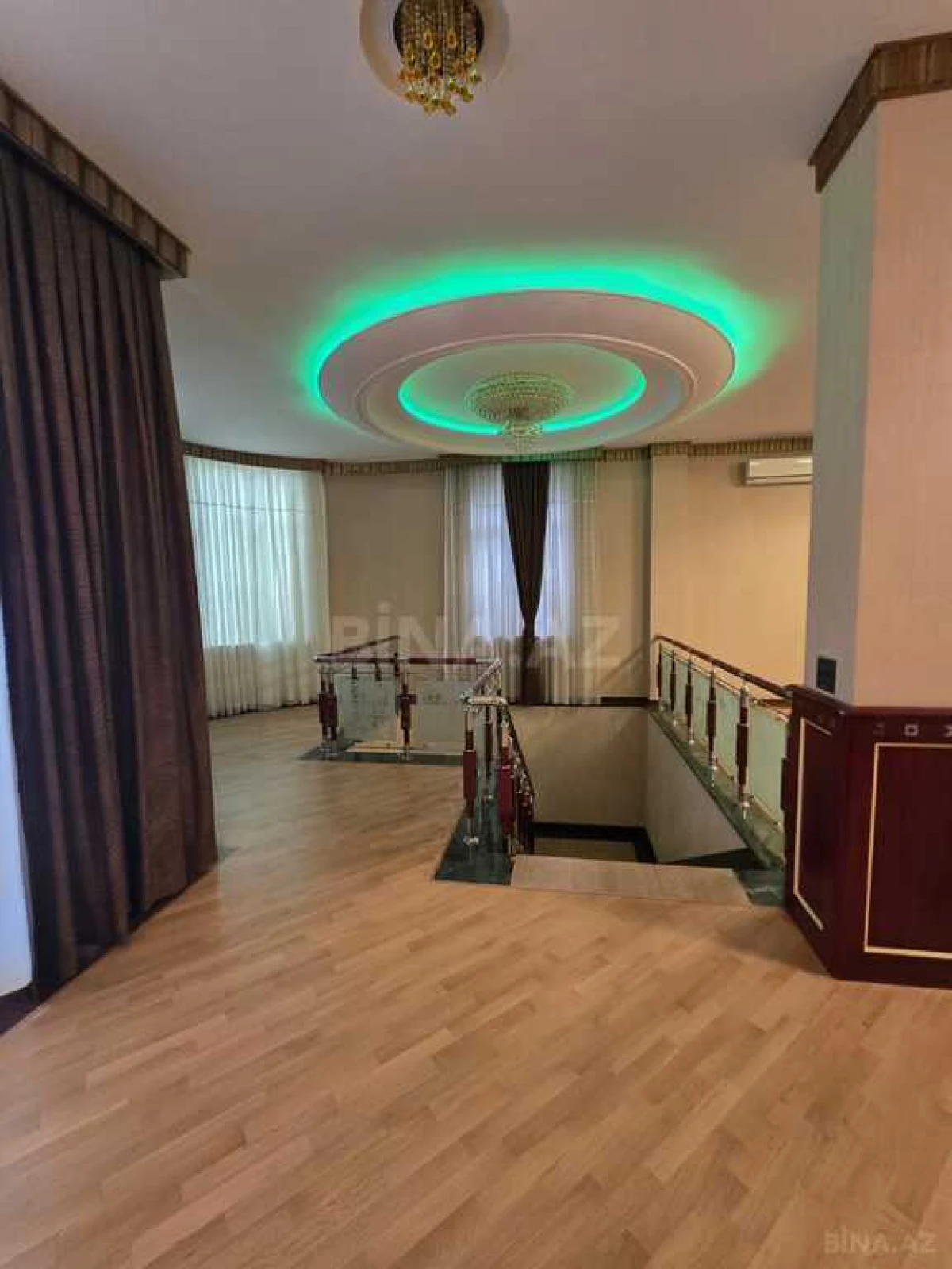 Satılır 6 otaqlı həyət evi 1000 m²