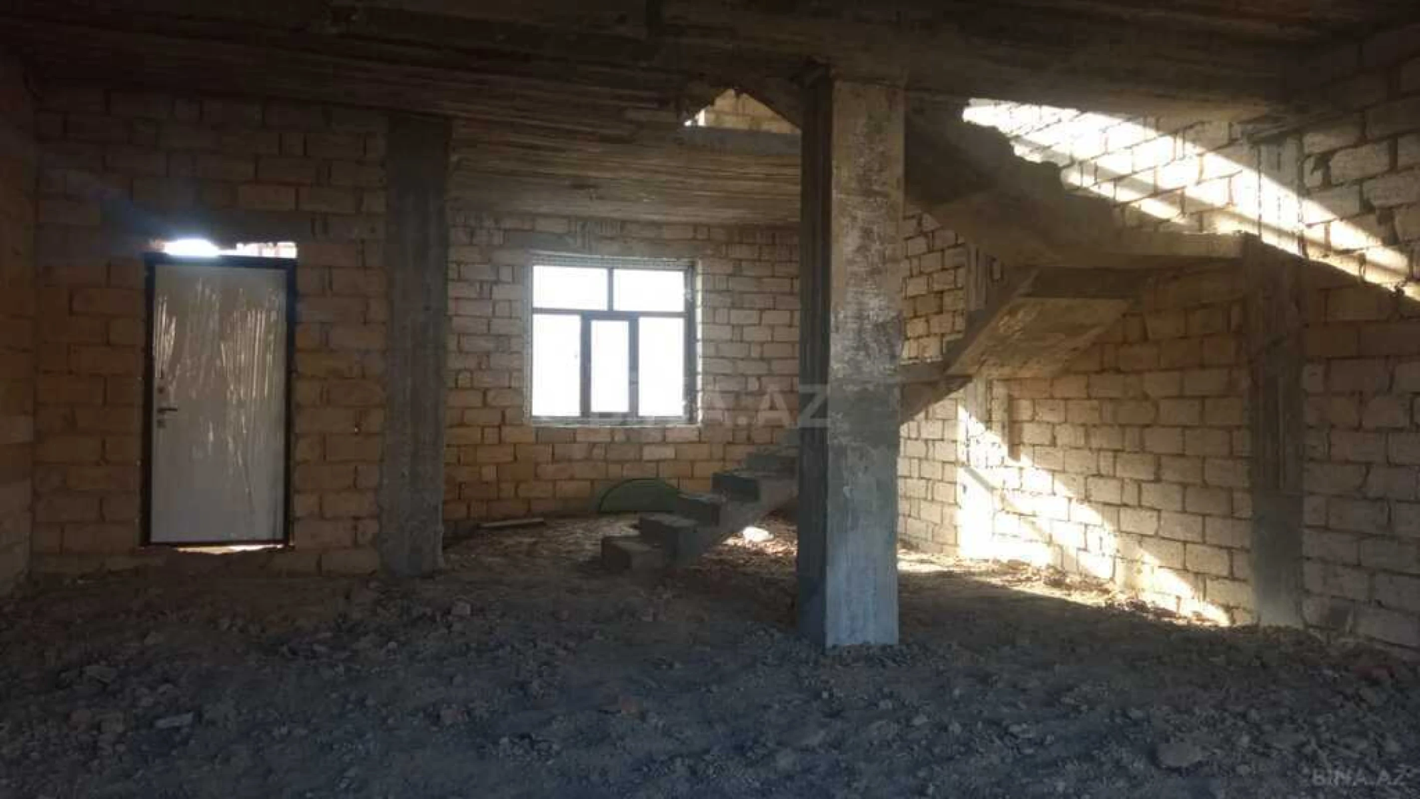 Satılır 5 otaqlı həyət evi 180 m²