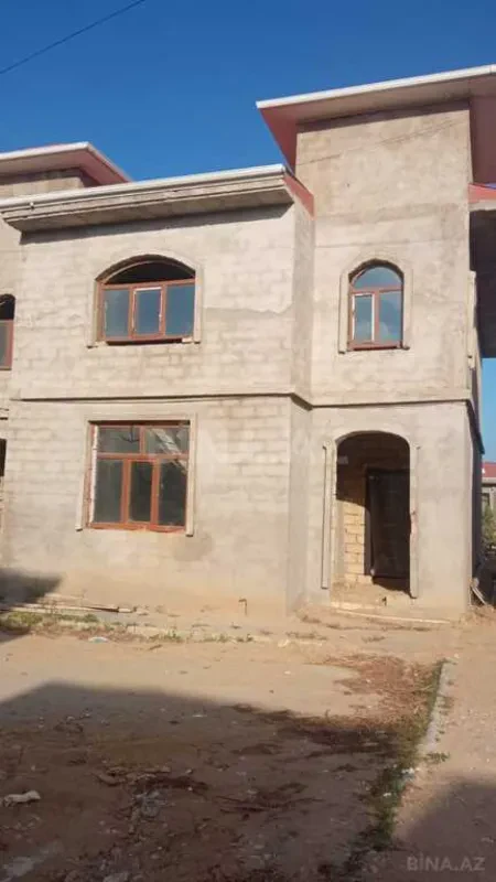 Satılır 5 otaqlı həyət evi 180 m²