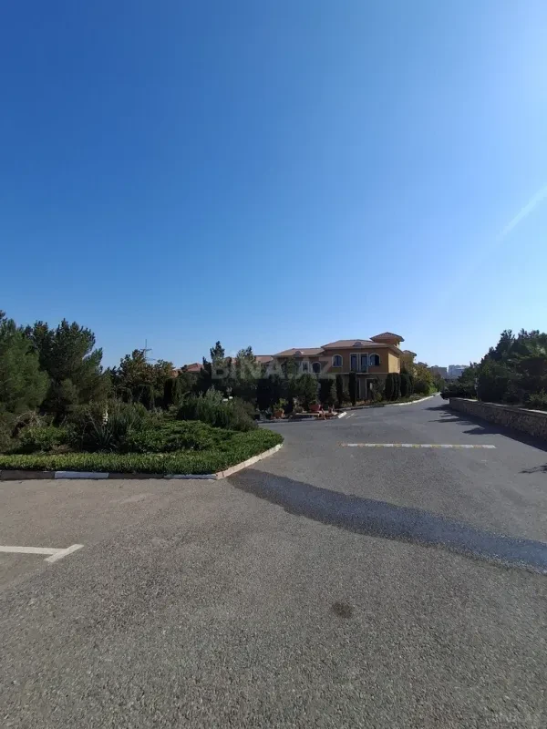 Satılır 5 otaqlı həyət evi 180 m²