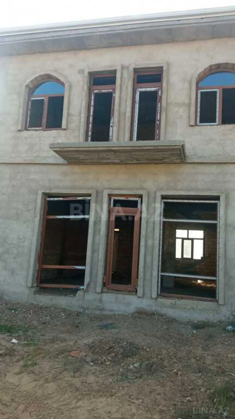 Satılır 5 otaqlı həyət evi 180 m²