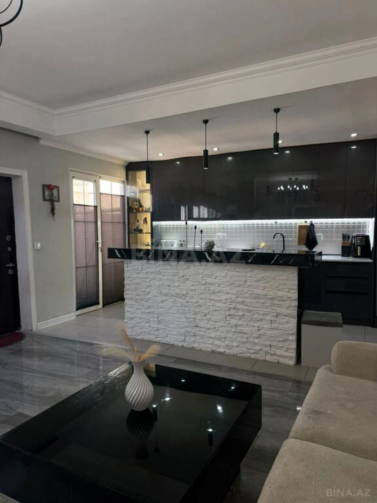 Satılır 7 otaqlı həyət evi 300 m²